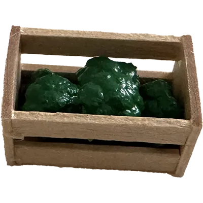 Cageot miniature en bois avec brocolis – Accessoire de diaporama fait main